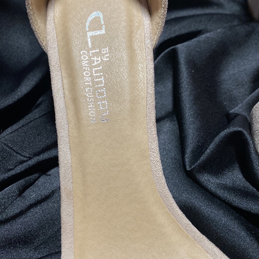 CL by Laundry Sandals. Nude Size 7 1/2 - Picture 8 of 9